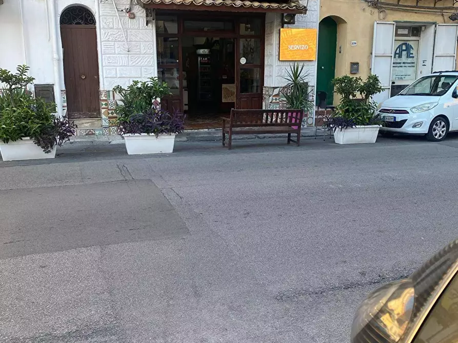 Immagine 1 di Attività commerciale in affitto  in Via Resuttana a Palermo