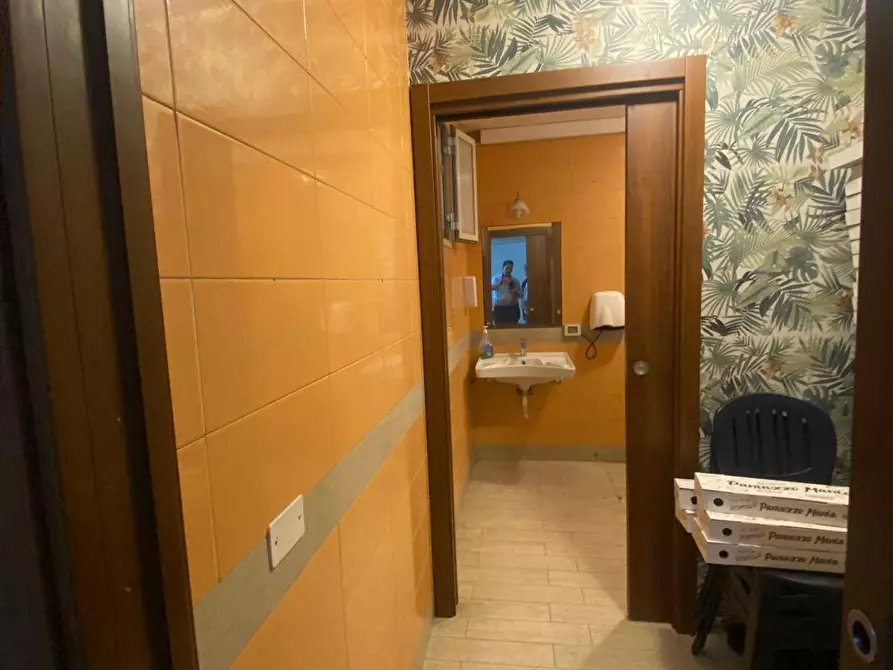 Immagine 6 di Attività commerciale in affitto  in Via Resuttana a Palermo