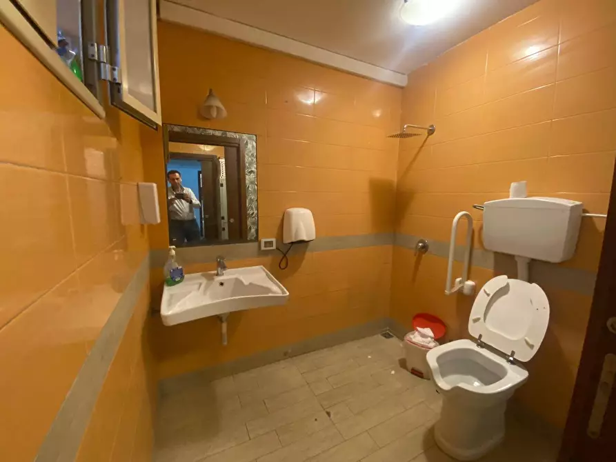 Immagine 7 di Attività commerciale in affitto  in Via Resuttana a Palermo