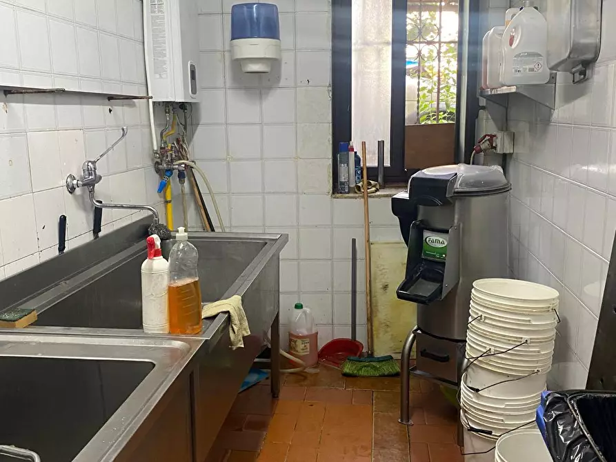 Immagine 13 di Attività commerciale in affitto  in Via Resuttana a Palermo