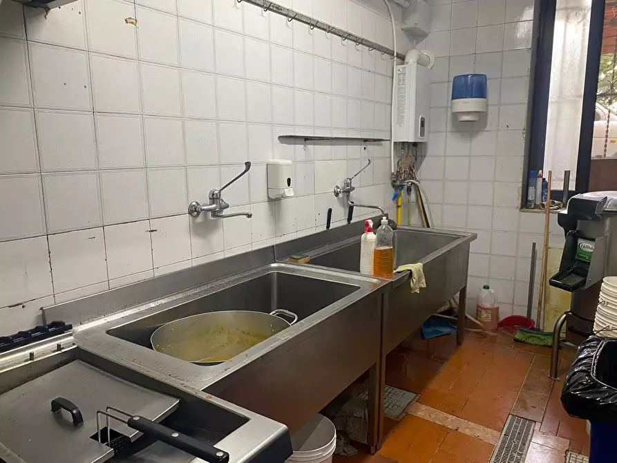 Immagine 14 di Attività commerciale in affitto  in Via Resuttana a Palermo