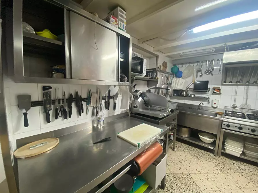 Immagine 24 di Attività commerciale in affitto  in Via Resuttana a Palermo