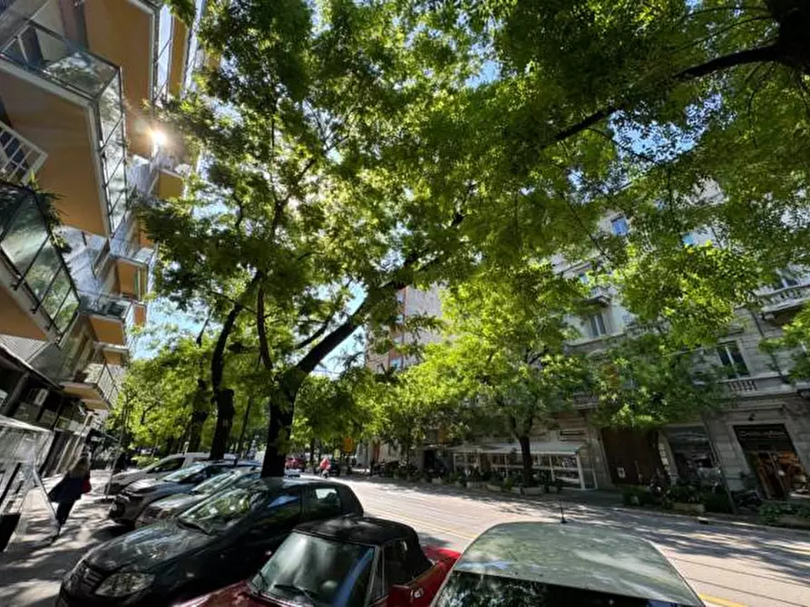 Immagine 2 di Negozio in affitto  in Via Andrea Solari a Milano