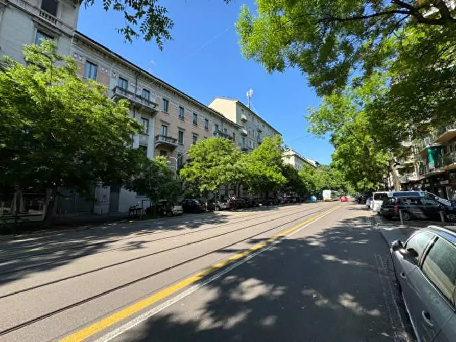 Immagine 4 di Negozio in affitto  in Via Andrea Solari a Milano