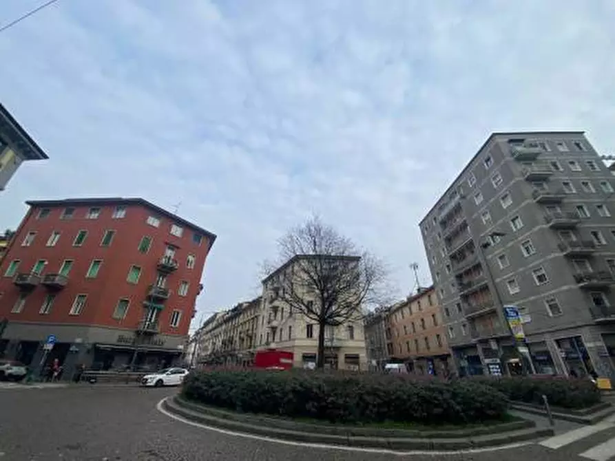 Immagine 3 di Locale commerciale in affitto  in Piazza Tito Minniti a Milano