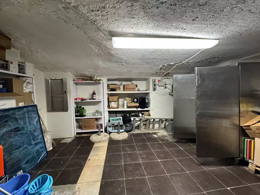 Immagine 9 di Negozio in affitto  in Via Della Moscova a Milano