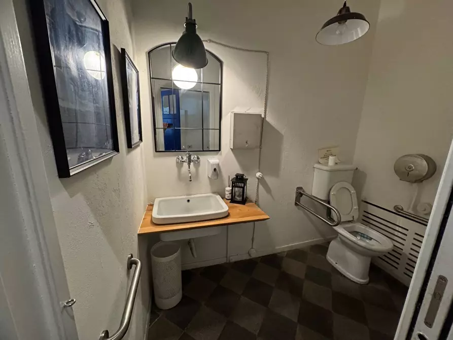 Immagine 6 di Negozio in affitto  in Via Della Moscova a Milano