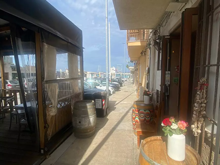 Immagine 8 di Attività commerciale in affitto  in Piazza Marina Di Sferracavallo a Palermo