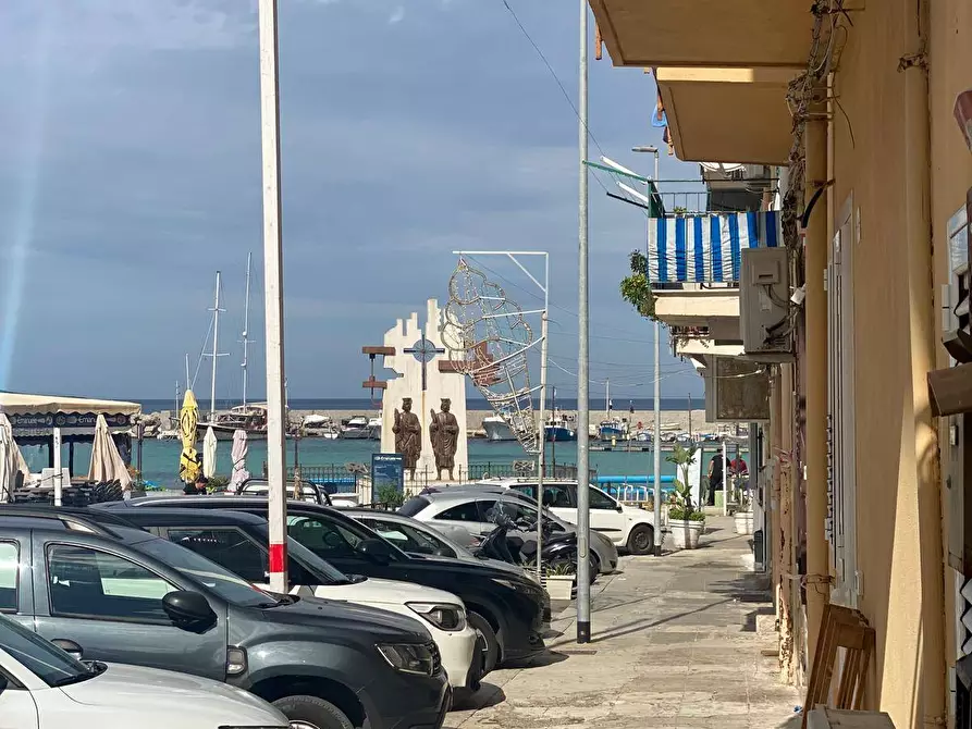 Immagine 9 di Attività commerciale in affitto  in Piazza Marina Di Sferracavallo a Palermo