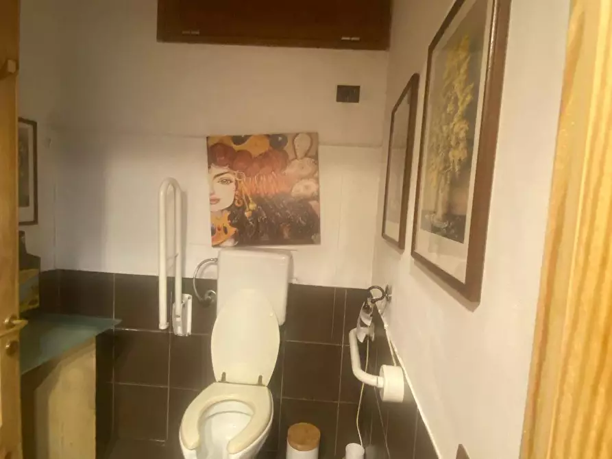 Immagine 13 di Attività commerciale in affitto  in Piazza Marina Di Sferracavallo a Palermo