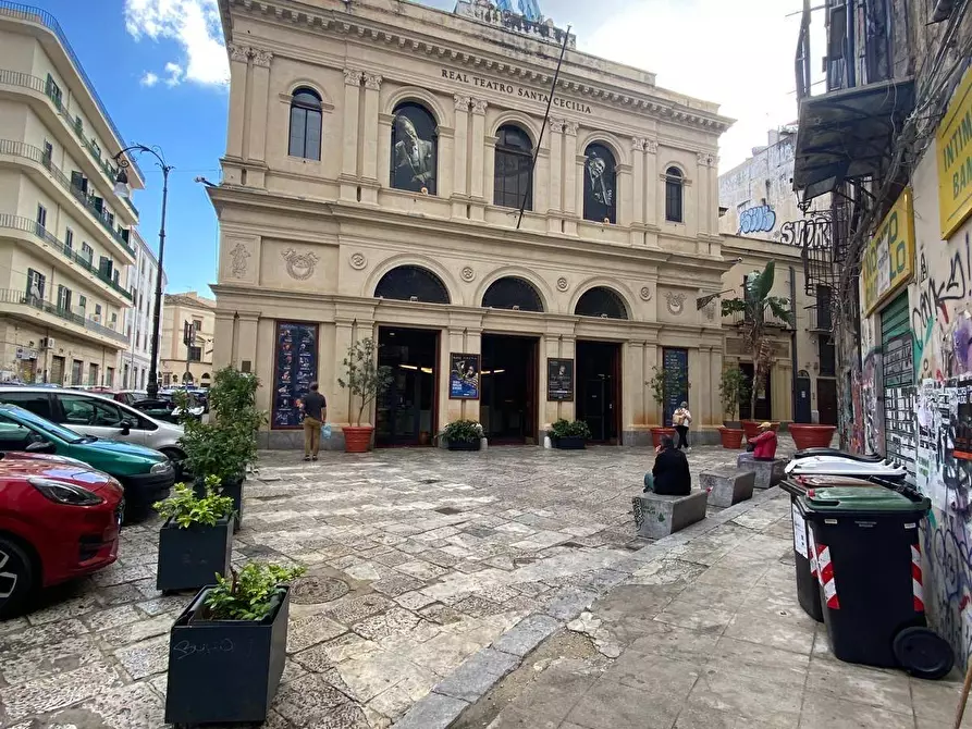 Immagine 1 di Attività commerciale in affitto  in Via Teatro Santa Cecilia a Palermo