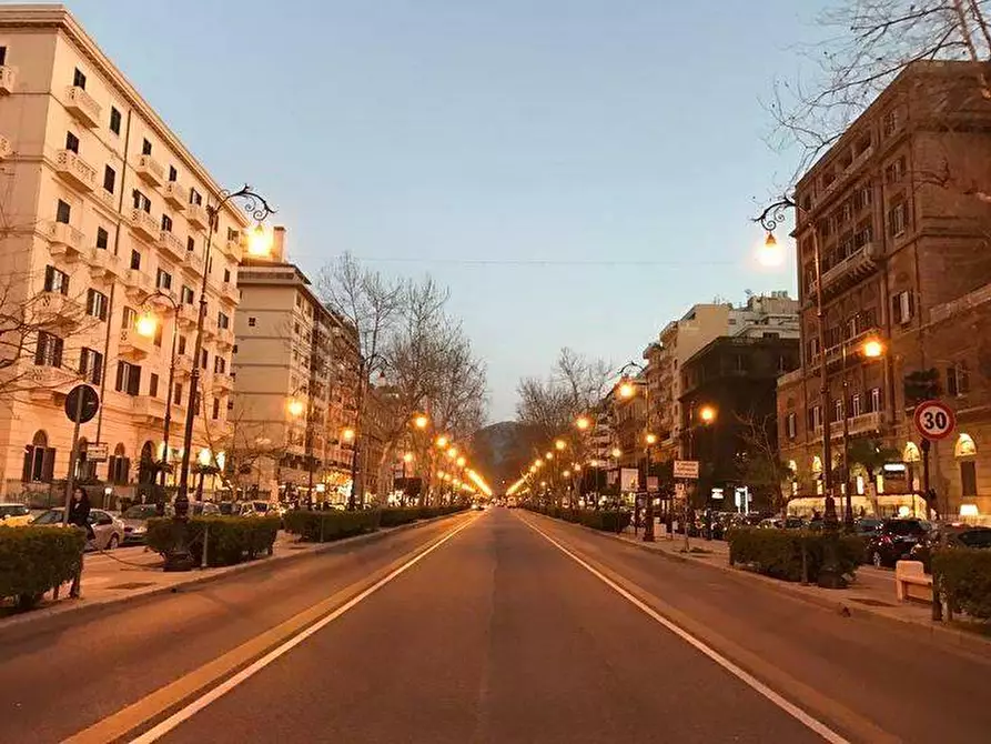 Immagine 10 di Attività commerciale in affitto  in Via Teatro Santa Cecilia a Palermo
