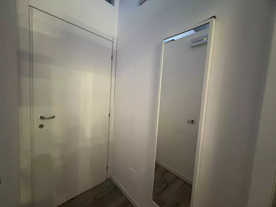 Immagine 5 di Locale commerciale in affitto  in Viale Monte Nero a Milano