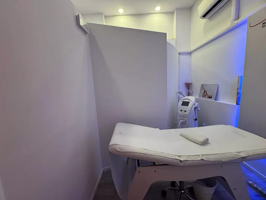 Immagine 4 di Locale commerciale in affitto  in Viale Monte Nero a Milano