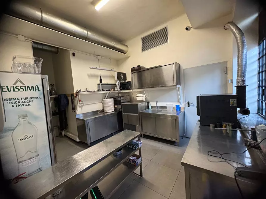 Immagine 12 di Negozio in affitto  in Piazza Risorgimento, gallarate a Gallarate