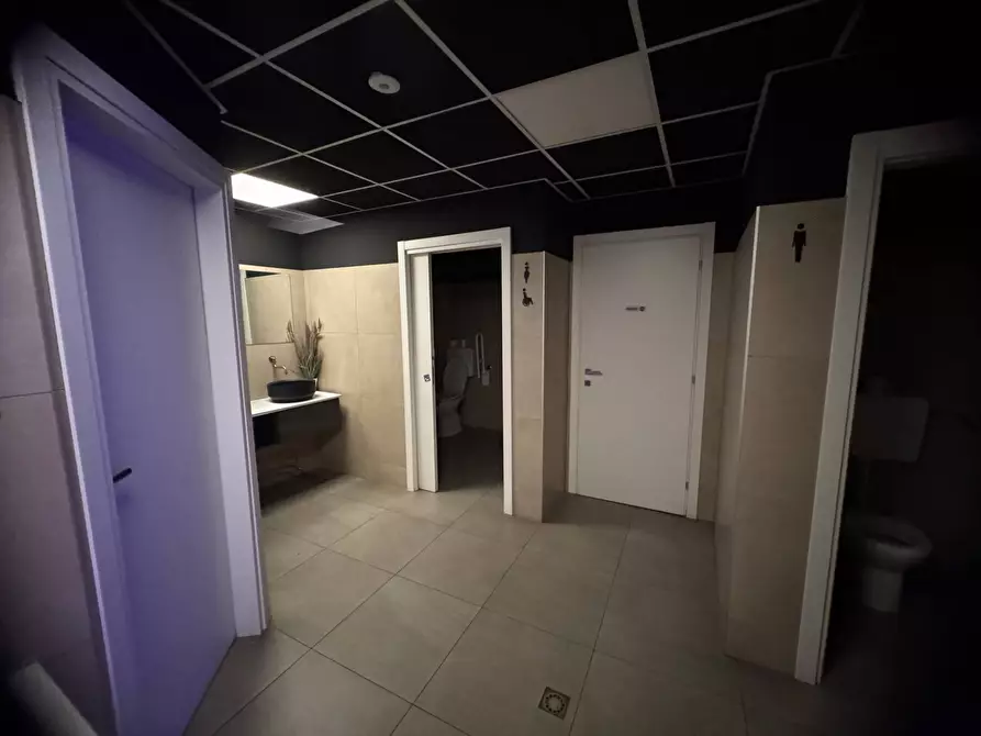 Immagine 17 di Negozio in affitto  in Piazza Risorgimento, gallarate a Gallarate