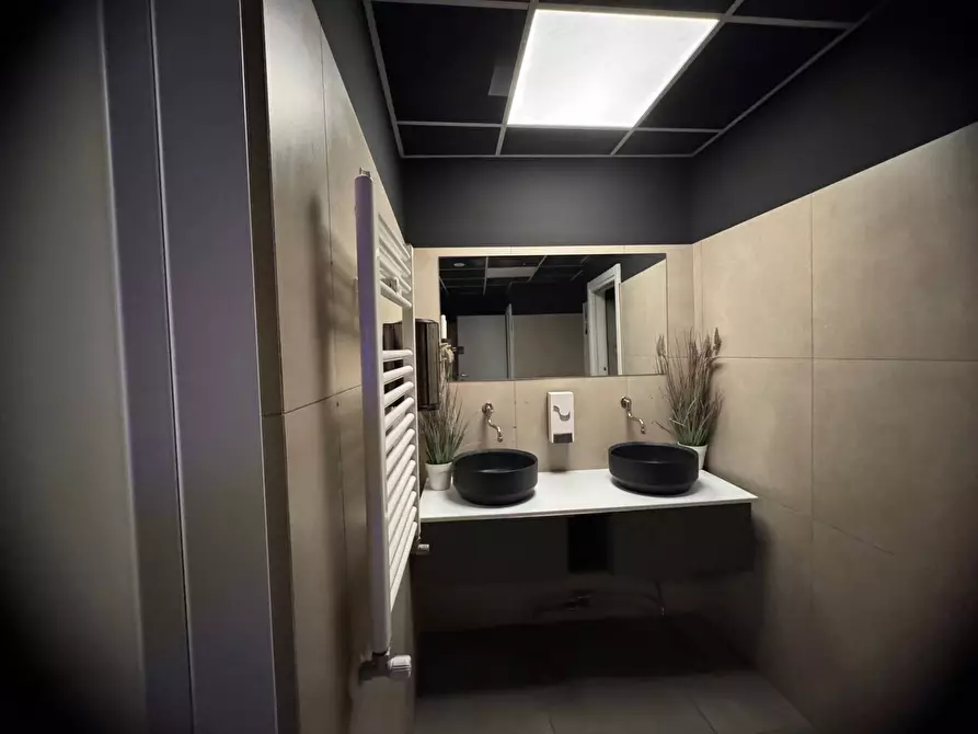 Immagine 19 di Negozio in affitto  in Piazza Risorgimento, gallarate a Gallarate