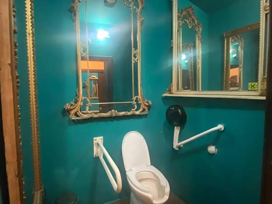 Immagine 7 di Attività commerciale in affitto  in Via Francesco Riso 65 a Palermo