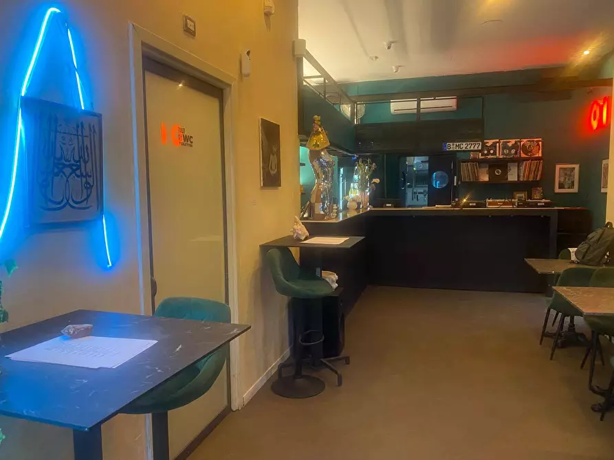 Immagine 9 di Attività commerciale in affitto  in Via Francesco Riso 65 a Palermo