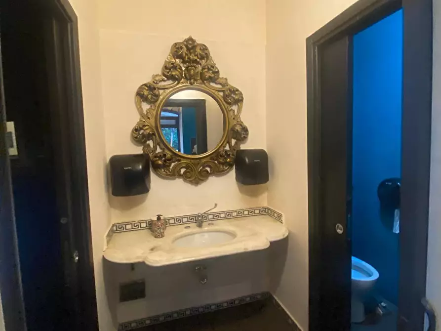 Immagine 13 di Attività commerciale in affitto  in Via Francesco Riso 65 a Palermo