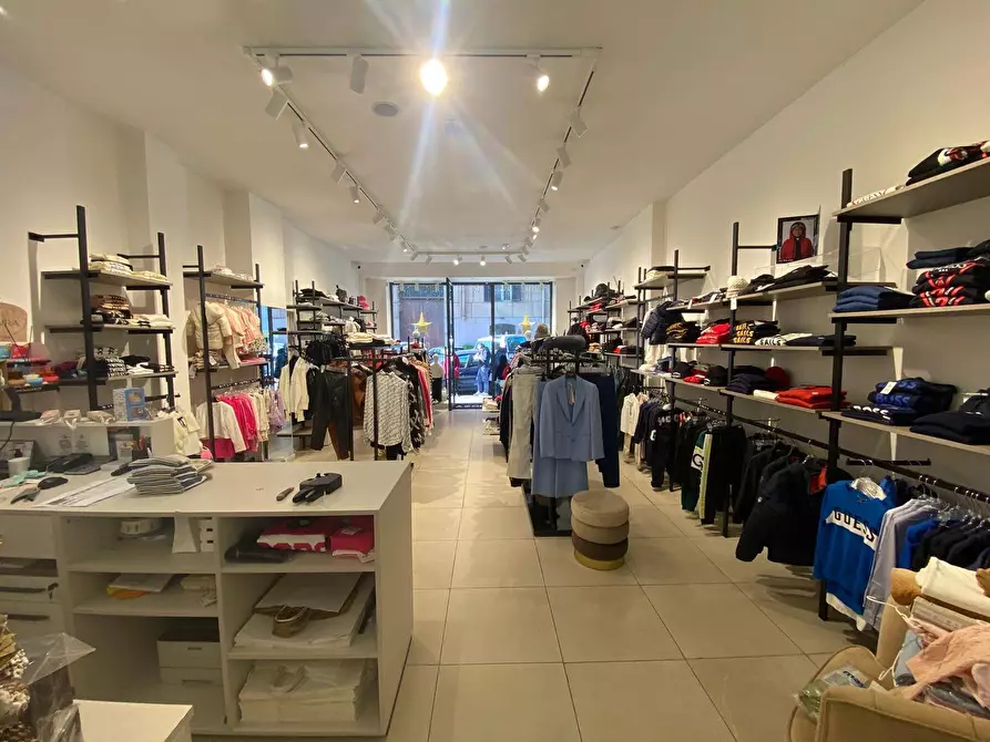 Immagine 2 di Negozio in affitto  in Via Gaetano Daita a Palermo