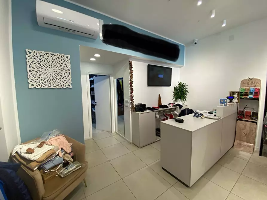 Immagine 4 di Negozio in affitto  in Via Gaetano Daita a Palermo