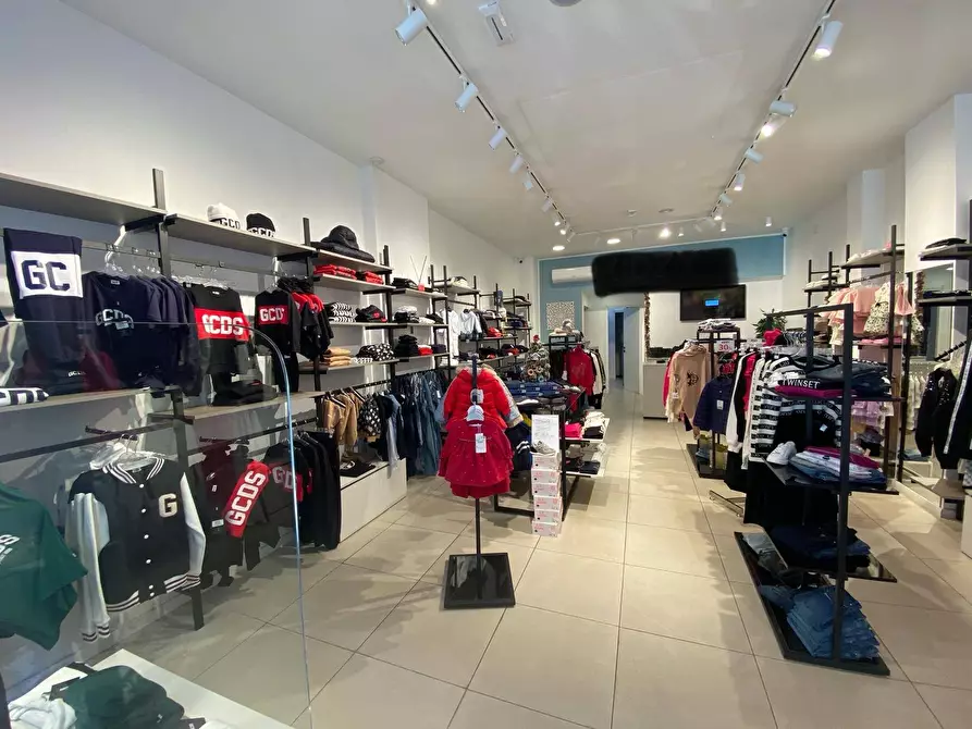 Immagine 3 di Negozio in affitto  in Via Gaetano Daita a Palermo