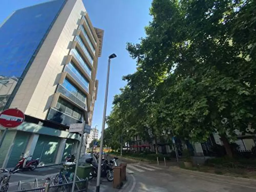 Immagine 3 di Negozio in affitto  in Piazzale Principessa Clotilde a Milano