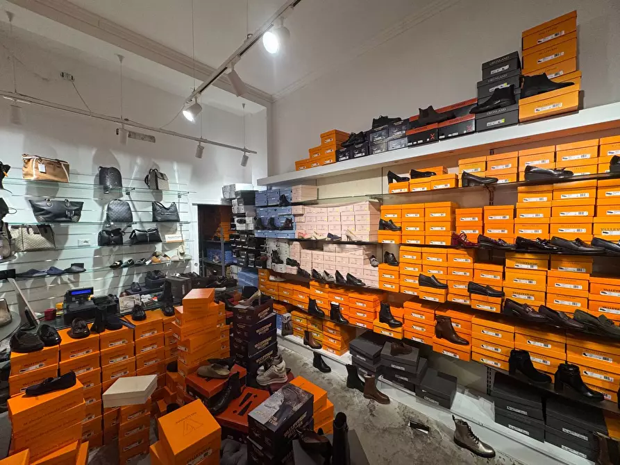 Immagine 5 di Negozio in affitto  in Corso Di Porta Vittoria a Milano