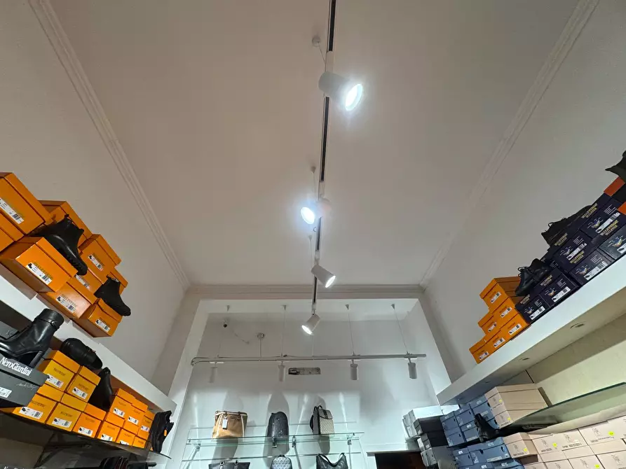 Immagine 6 di Negozio in affitto  in Corso Di Porta Vittoria a Milano