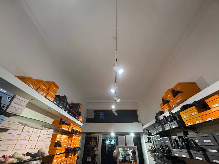 Immagine 8 di Negozio in affitto  in Corso Di Porta Vittoria a Milano