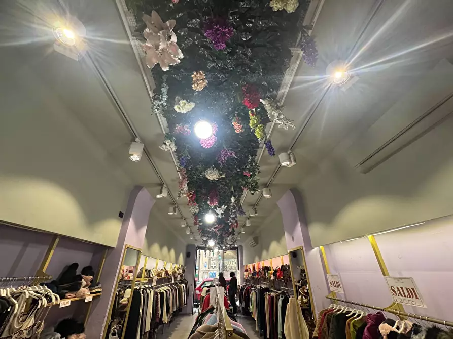 Immagine 3 di Negozio in affitto  in Via Mariano Stabile a Palermo