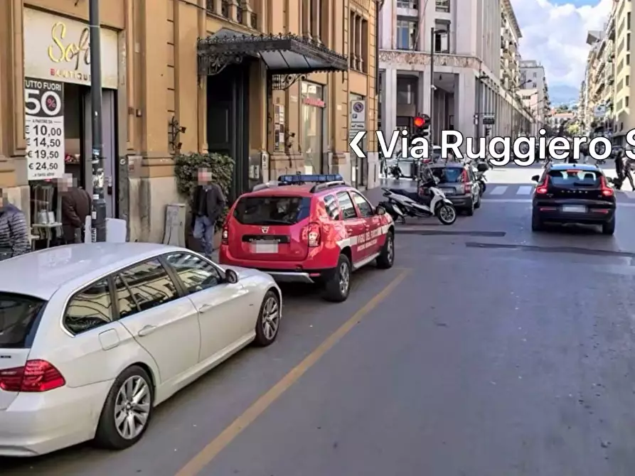 Immagine 10 di Negozio in affitto  in Via Mariano Stabile a Palermo