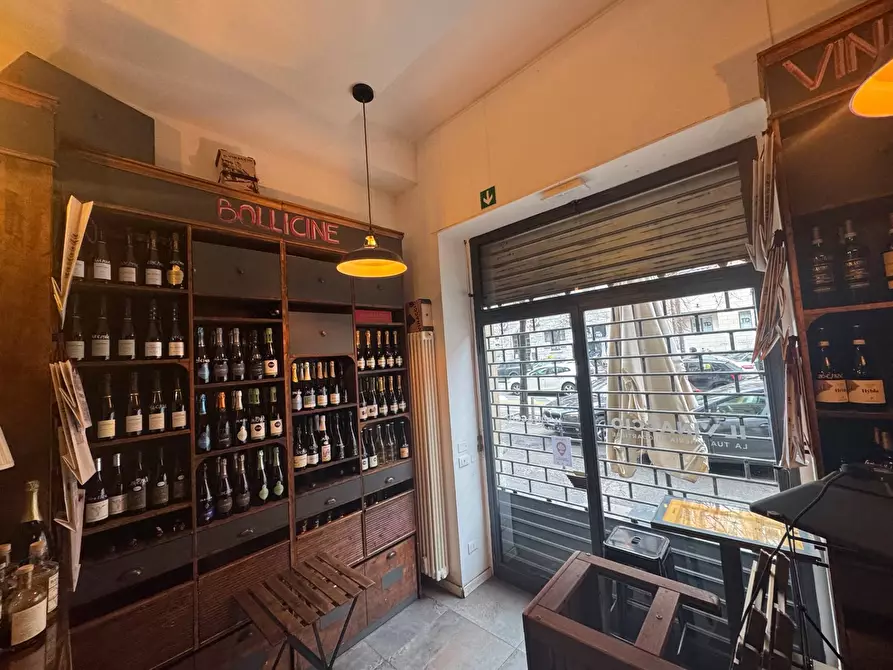 Immagine 2 di Negozio in affitto  in Via Garigliano a Milano