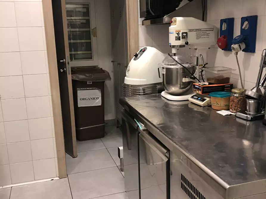 Immagine 8 di Attività commerciale in vendita  in Via XX Settembre a Palermo