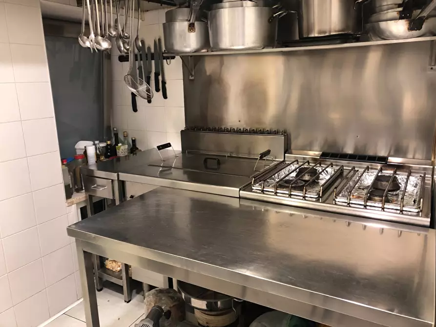 Immagine 9 di Attività commerciale in vendita  in Via XX Settembre a Palermo