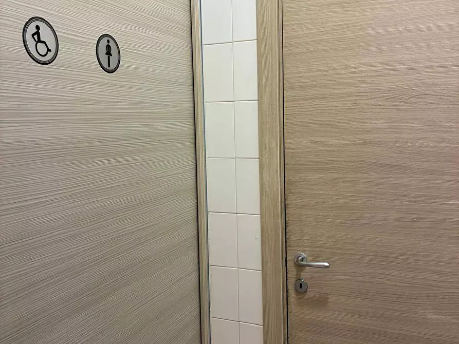 Immagine 15 di Attività commerciale in vendita  in Via XX Settembre a Palermo