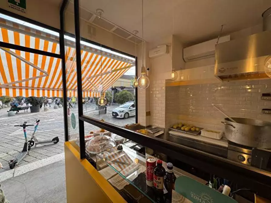 Immagine 1 di Negozio in affitto  in Piazzale Stazione Porta Genova a Milano