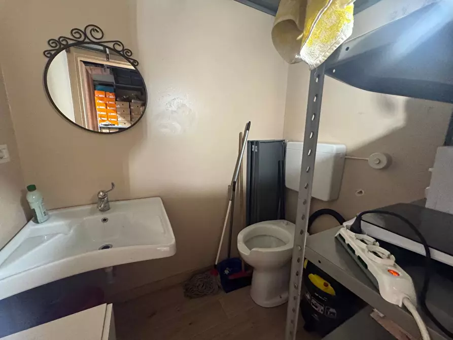 Immagine 9 di Negozio in affitto  in Corso Di Porta Vittoria a Milano