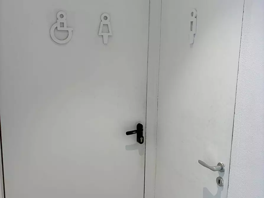 Immagine 12 di Attività commerciale in vendita  in Via Nicolò Gallo a Palermo