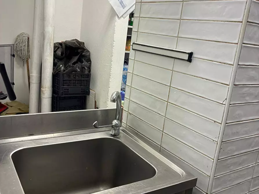 Immagine 18 di Attività commerciale in vendita  in Via Nicolò Gallo a Palermo