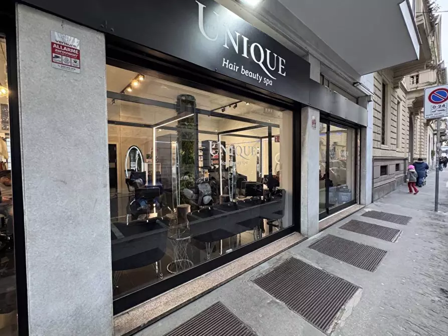 Immagine 1 di Negozio in affitto  in Via Giuseppe Parini a Milano