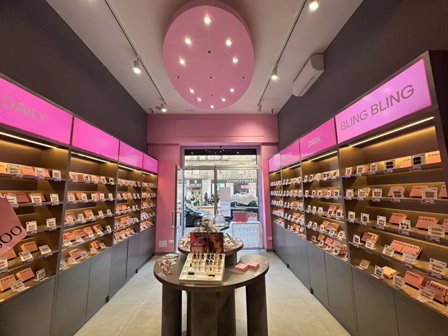 Immagine 2 di Negozio in affitto  in Corso Buenos Aires a Milano