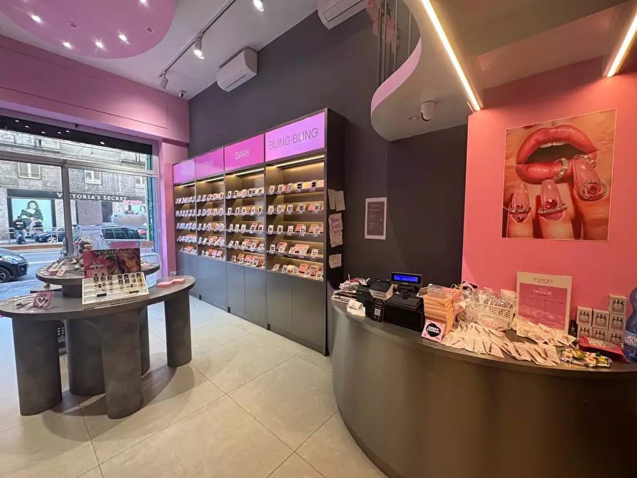 Immagine 8 di Negozio in affitto  in Corso Buenos Aires a Milano