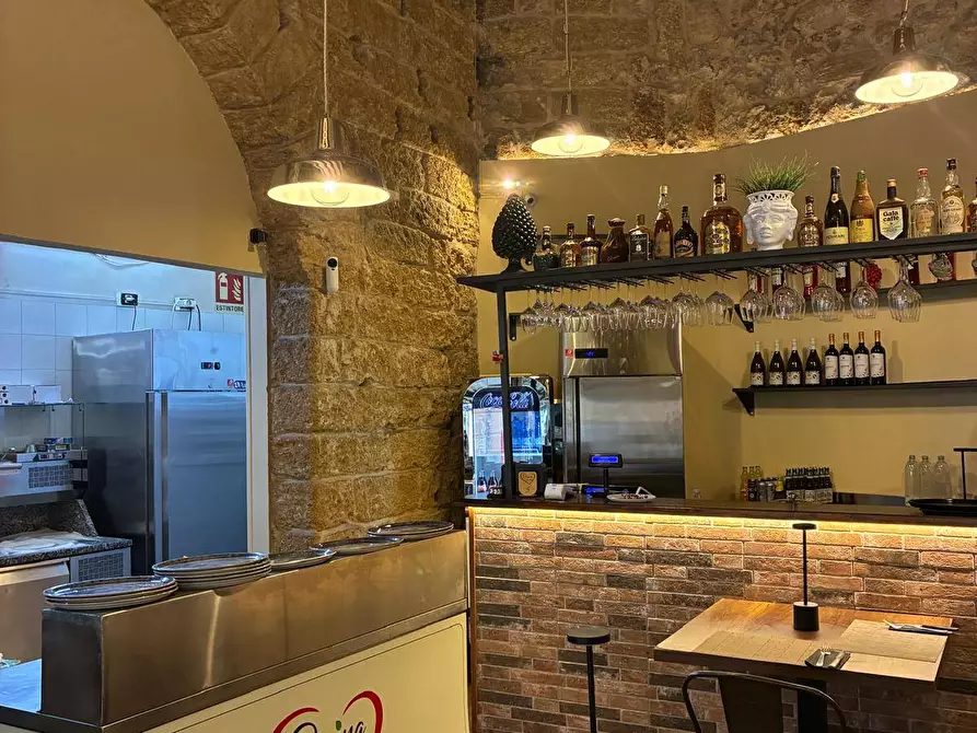 Immagine 1 di Attività commerciale in affitto  in Via Vittorio Emanuele a Palermo