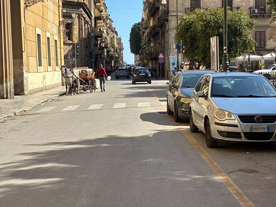 Immagine 2 di Attività commerciale in affitto  in Via Vittorio Emanuele a Palermo