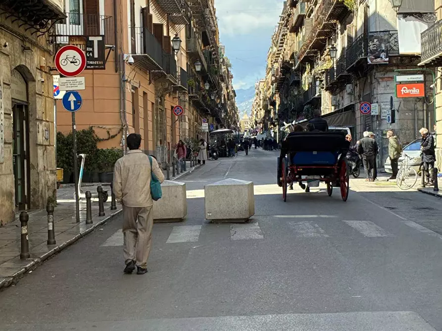 Immagine 5 di Attività commerciale in affitto  in Via Vittorio Emanuele a Palermo