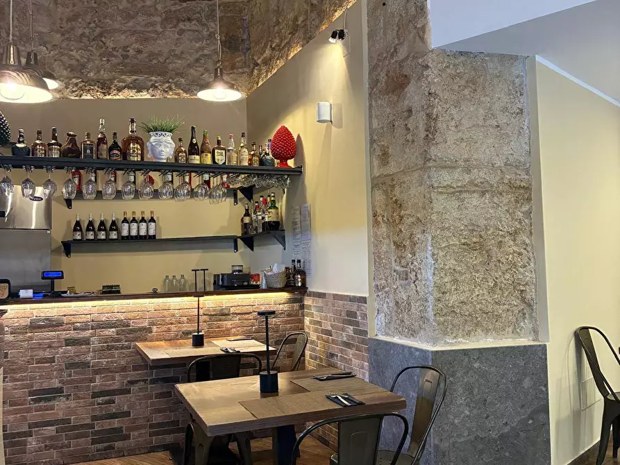 Immagine 6 di Attività commerciale in affitto  in Via Vittorio Emanuele a Palermo