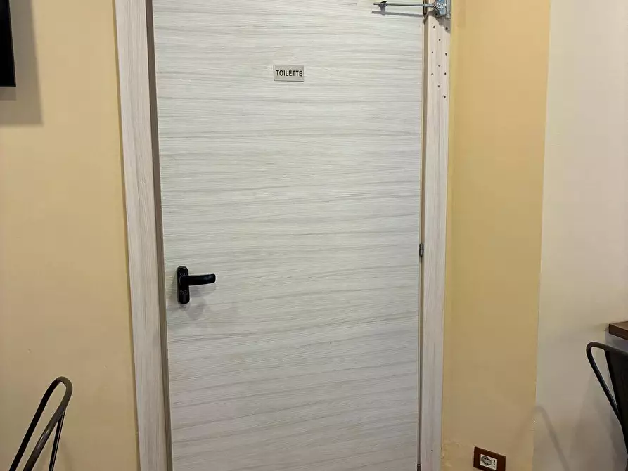 Immagine 8 di Attività commerciale in affitto  in Via Vittorio Emanuele a Palermo