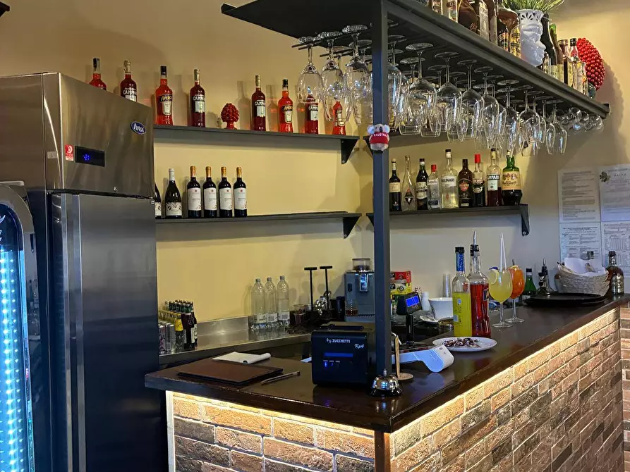 Immagine 12 di Attività commerciale in affitto  in Via Vittorio Emanuele a Palermo